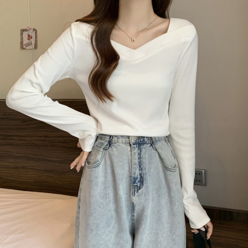 复制_2023新款早春季温柔风穿搭V领打底衫内.jpg