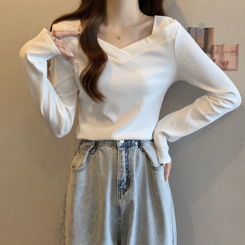 复制_2023新款早春季温柔风穿搭V领打底衫内.jpg