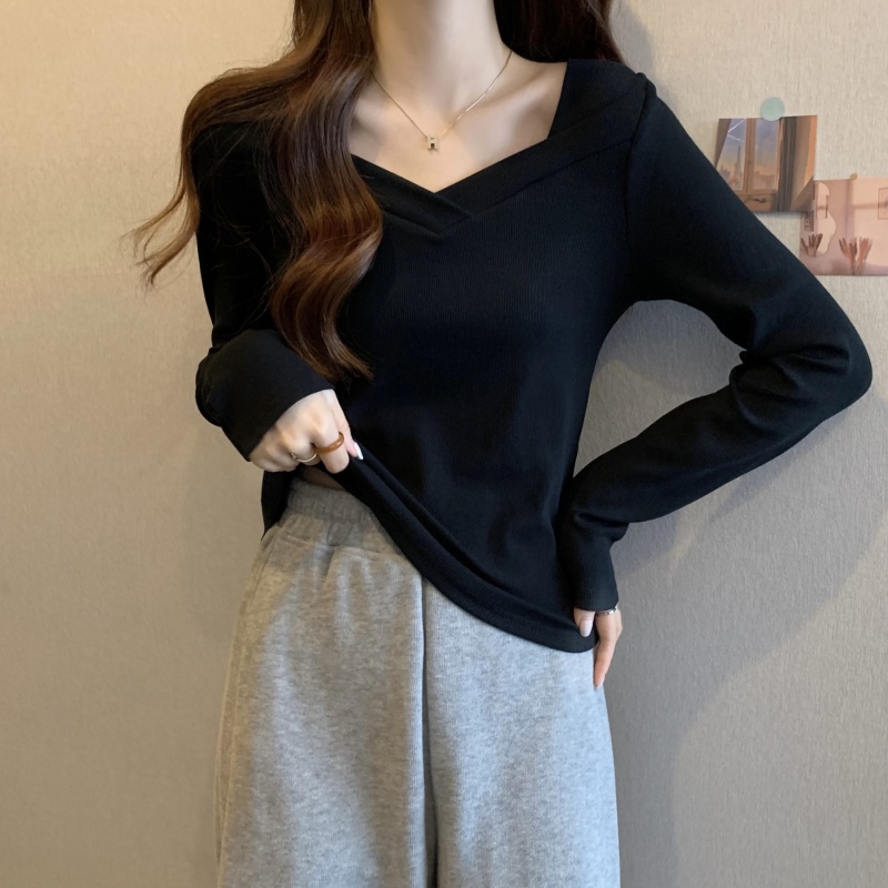 复制_2023新款早春季温柔风穿搭V领打底衫内.jpg