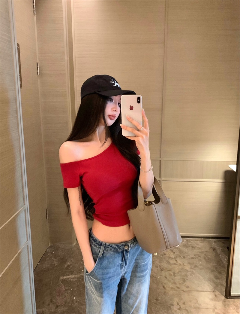 复制_性感辣妹斜领露肩短袖T恤女夏季不规则修身.jpg