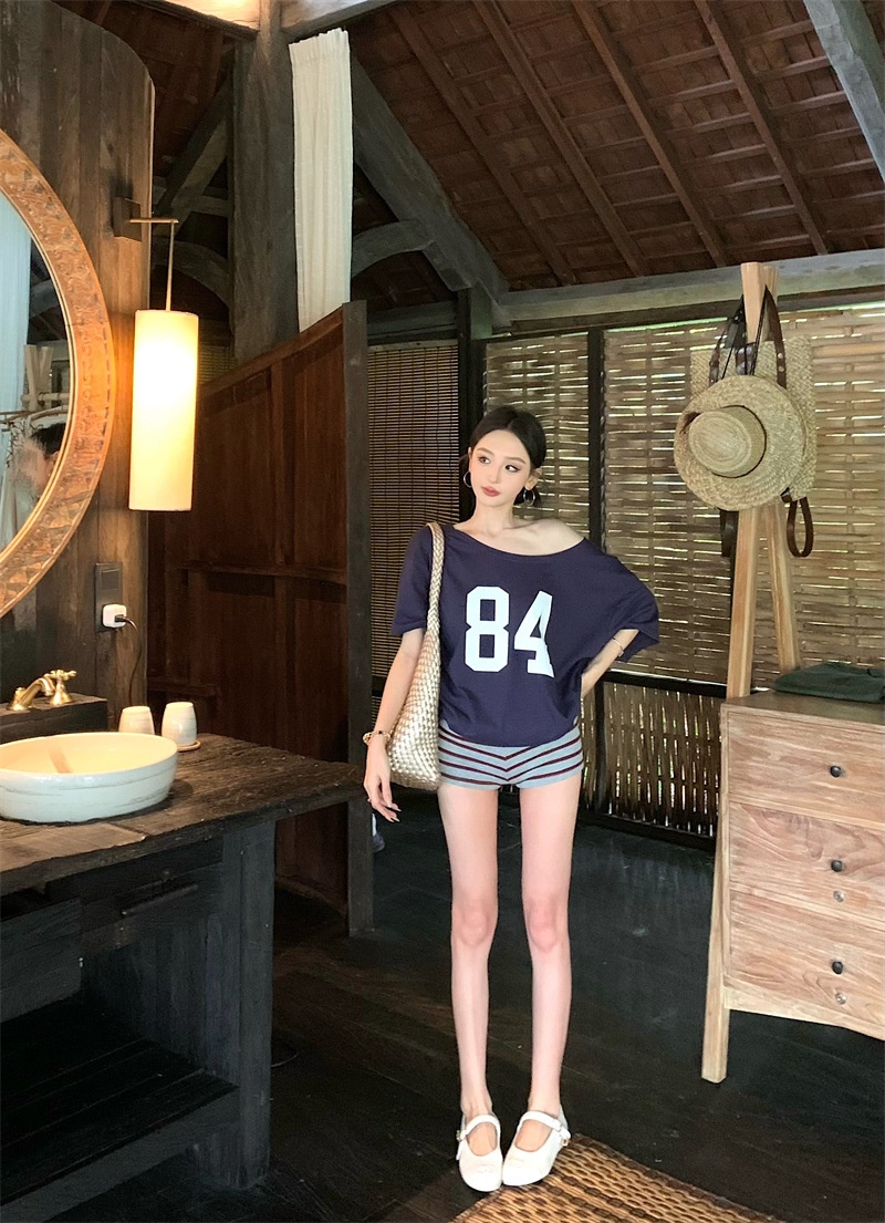 复制_藏蓝色印花斜肩短袖T恤女夏季慵懒宽松美式.jpg