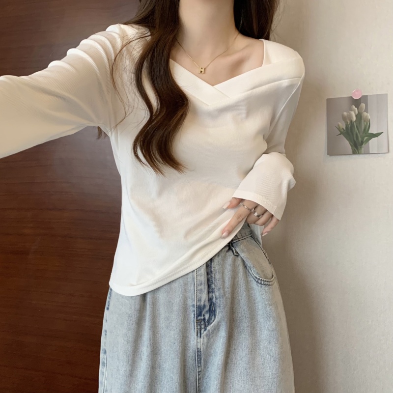 复制_2023新款早春季温柔风穿搭V领打底衫内.jpg