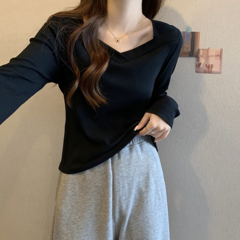 复制_2023新款早春季温柔风穿搭V领打底衫内.jpg