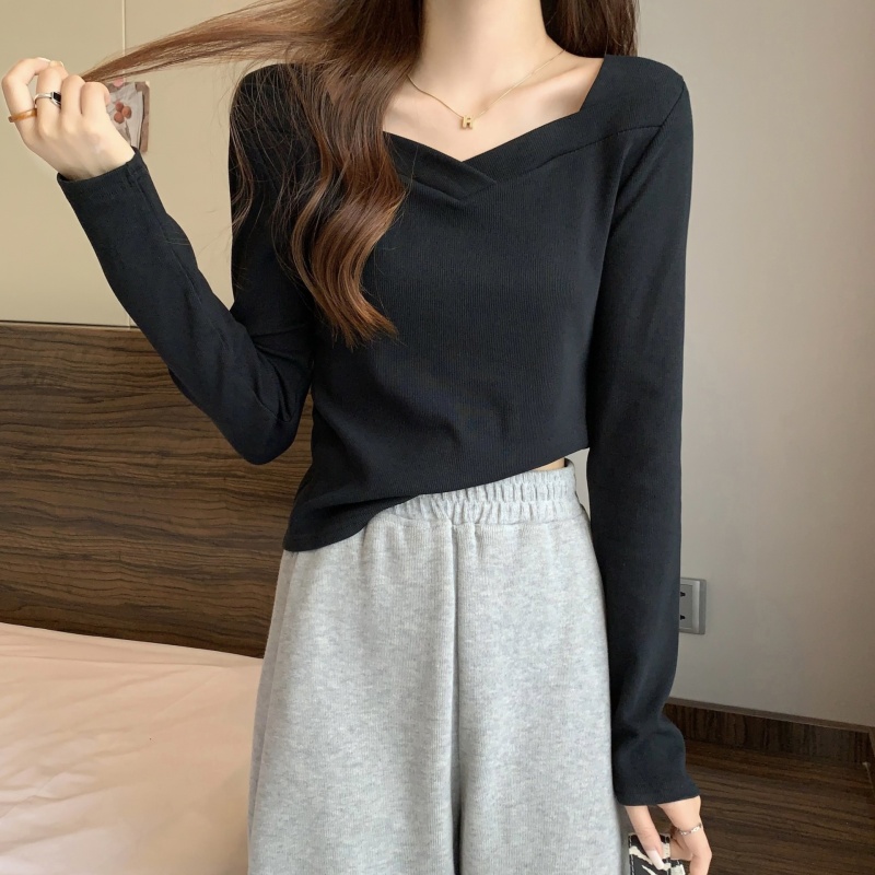 复制_2023新款早春季温柔风穿搭V领打底衫内.jpg