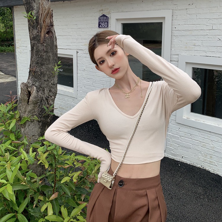 复制_T恤女短款紧身垫肩长袖内搭打底衫2022.jpg
