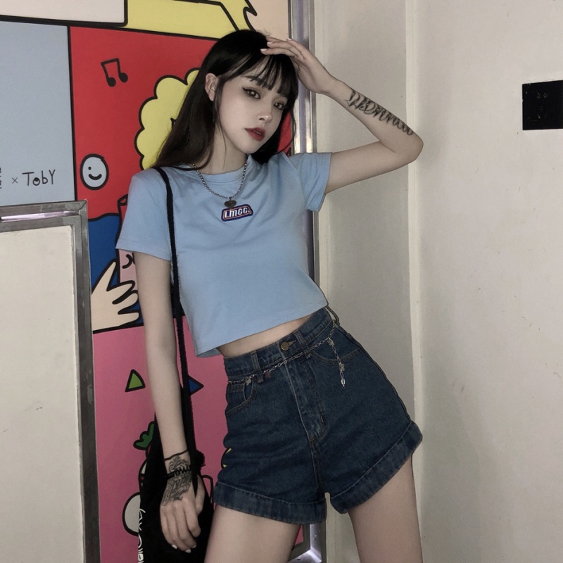 帮手描述图：短款上衣女ins夏季2021年新款韩国字母黑色紧