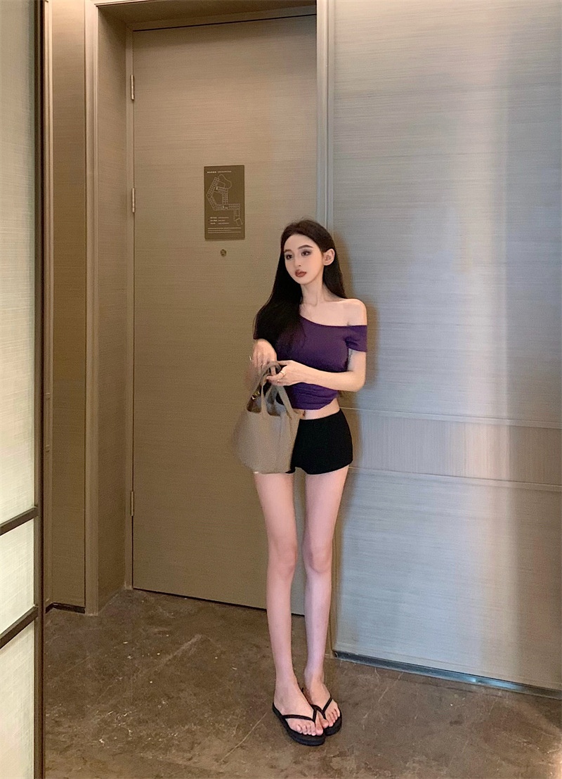 复制_性感辣妹斜领露肩短袖T恤女夏季不规则修身.jpg