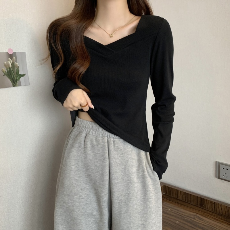 复制_2023新款早春季温柔风穿搭V领打底衫内.jpg