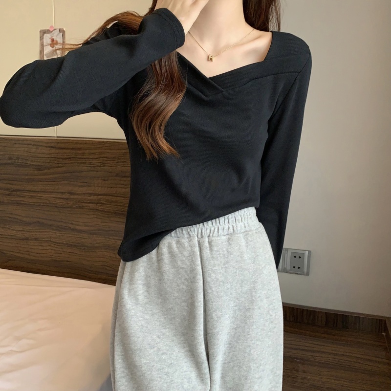 复制_2023新款早春季温柔风穿搭V领打底衫内.jpg