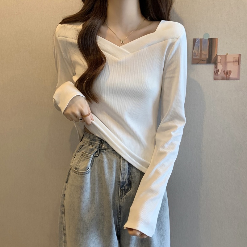 复制_2023新款早春季温柔风穿搭V领打底衫内.jpg